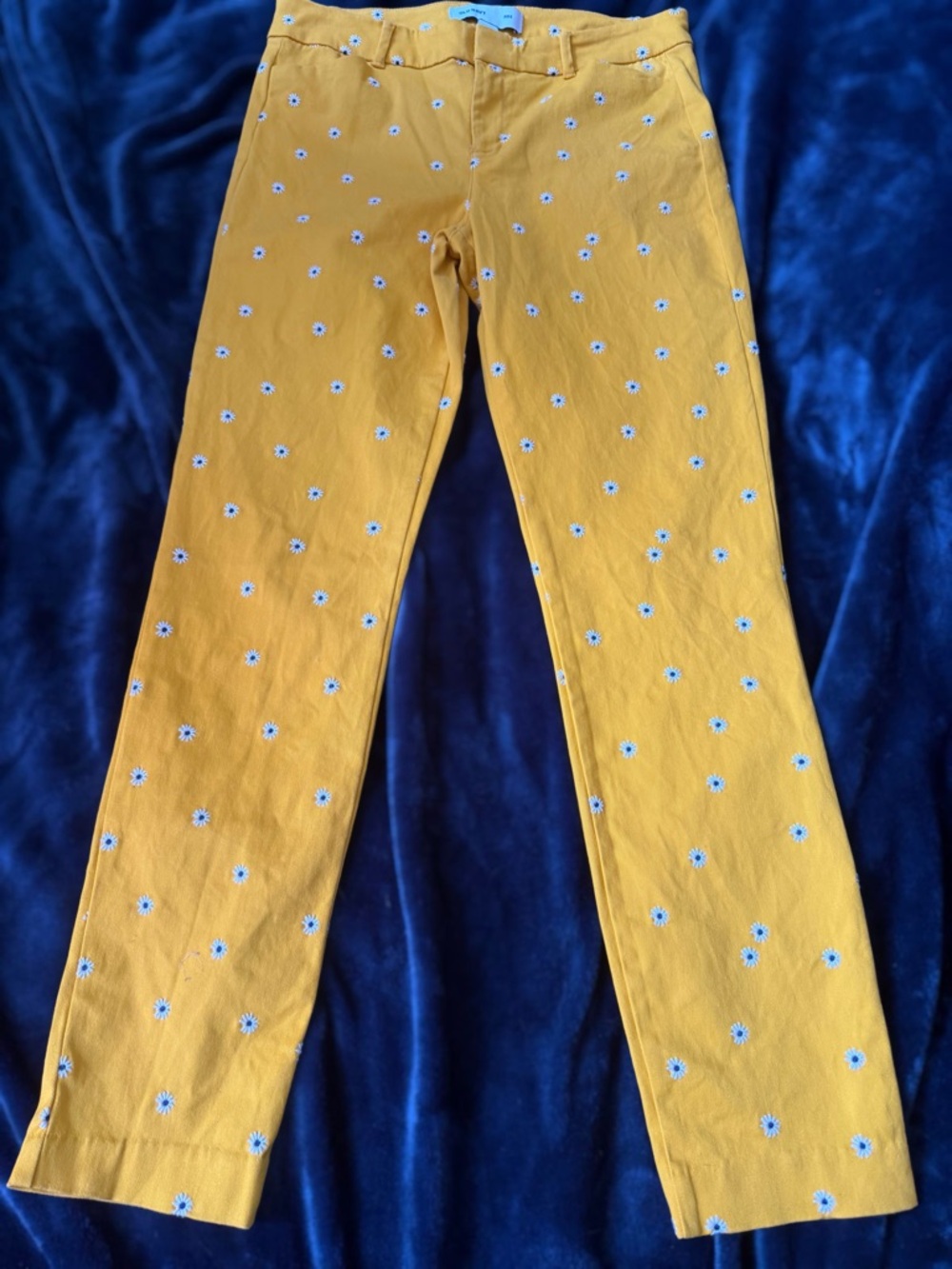 💐Old Navy Yellow Cropped Pants with White & Blue Daisy Embroidery